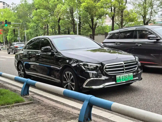 Mercedes-Benz E-Class — Фото автомобиля 3