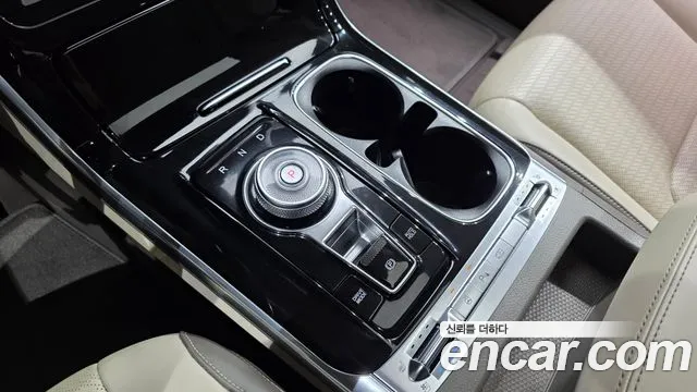 Kia Canival — Фото автомобиля 9