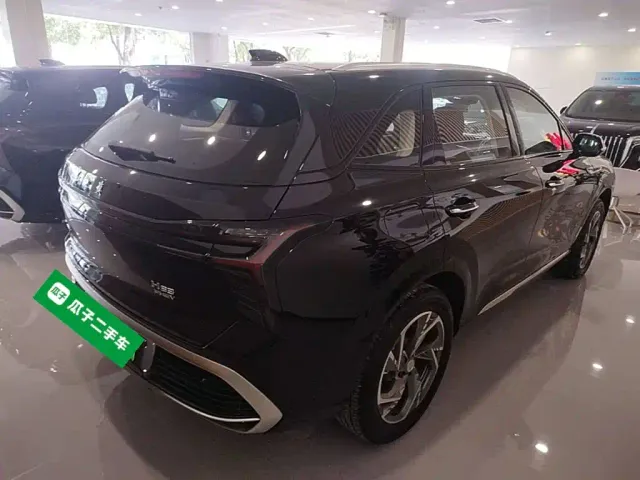Hongqi HS3 PHEV — Фото автомобиля 6