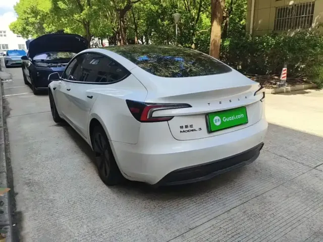 Tesla Model 3 2025 Model Year Facelift Rear-Wheel Drive — Фото автомобиля 4