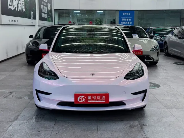 Tesla Model 3 — Фото автомобиля 2