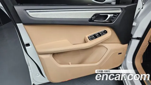 Porsche Macan — Фото автомобиля 23