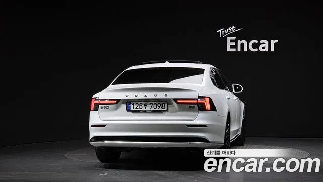 Volvo S90 — Фото автомобиля 4