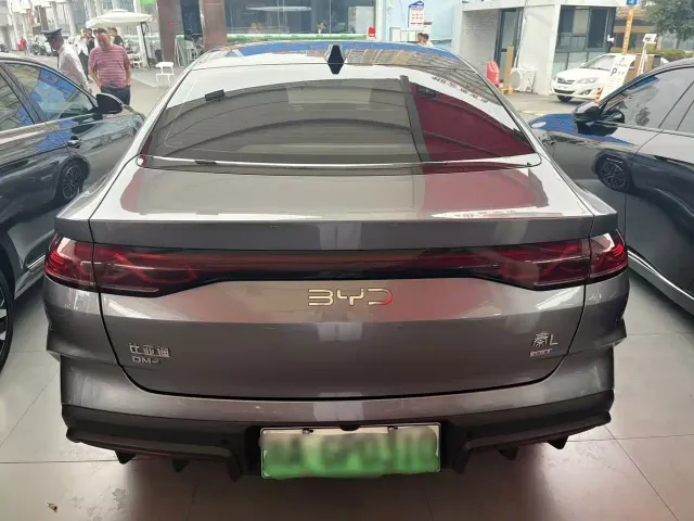 BYD Qin L — Фото автомобиля 10