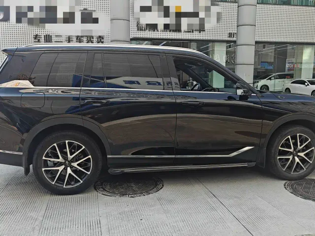 GAC Trumpchi GS8 — Фото автомобиля 17