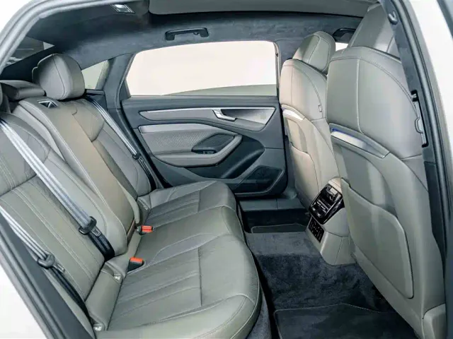 Audi A6L — Фото автомобиля 24