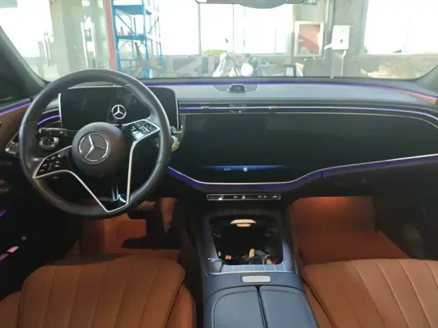 Mercedes-Benz E-Class — Фото автомобиля 2