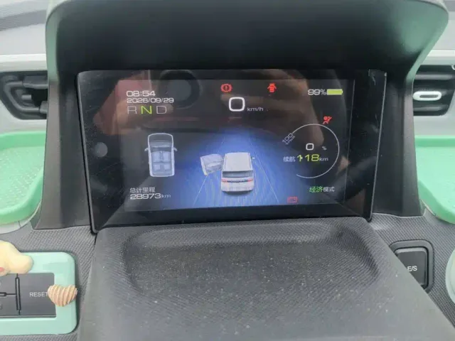 Wuling Hongguang Mini EV — Фото автомобиля 11