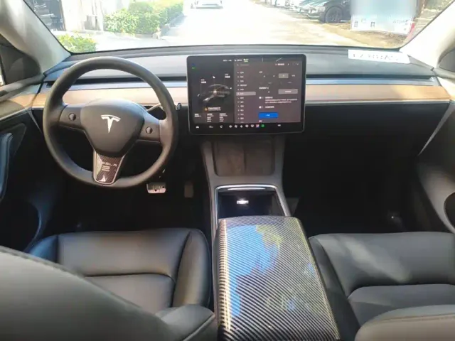 Tesla Model Y — Фото автомобиля 9