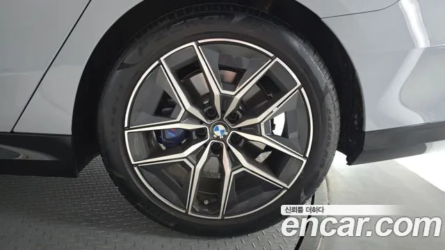 BMW 5-Series — Фото автомобиля 21