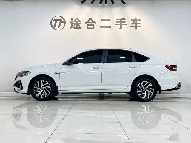 Volkswagen Lavida — Фото автомобиля 3