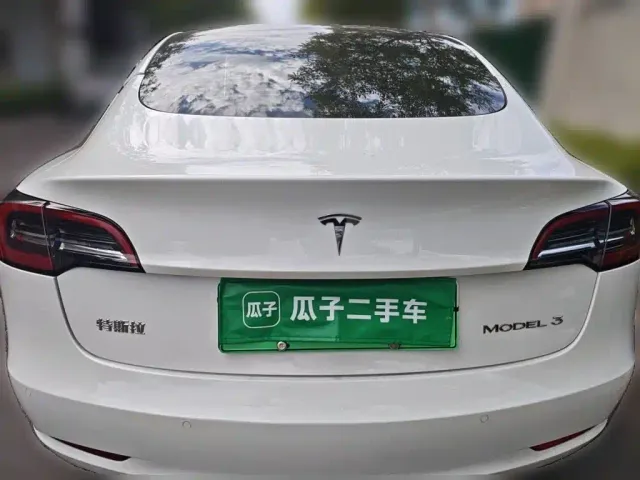 Tesla Model 3 — Фото автомобиля 9