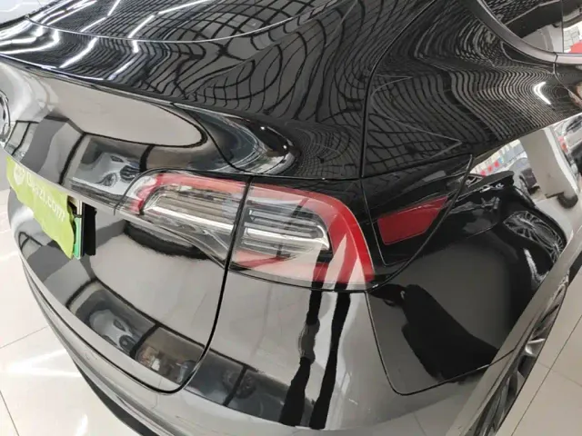 Tesla Model Y — Фото автомобиля 7