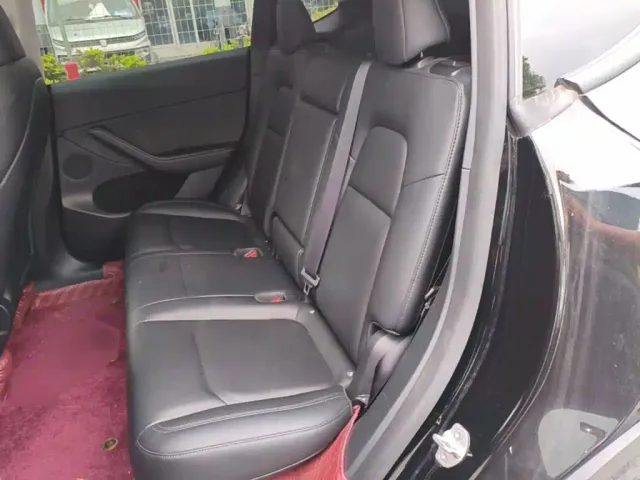 Tesla Model Y — Фото автомобиля 16