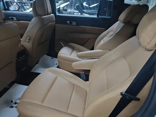 Li Auto ONE — Фото автомобиля 16