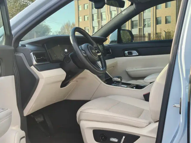 Li Auto ONE — Фото автомобиля 8