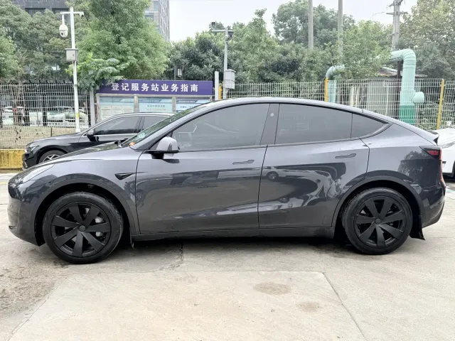 Tesla Model Y — Фото автомобиля 2