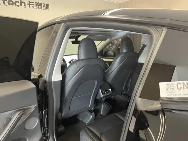 Tesla Model Y — Фото автомобиля 21