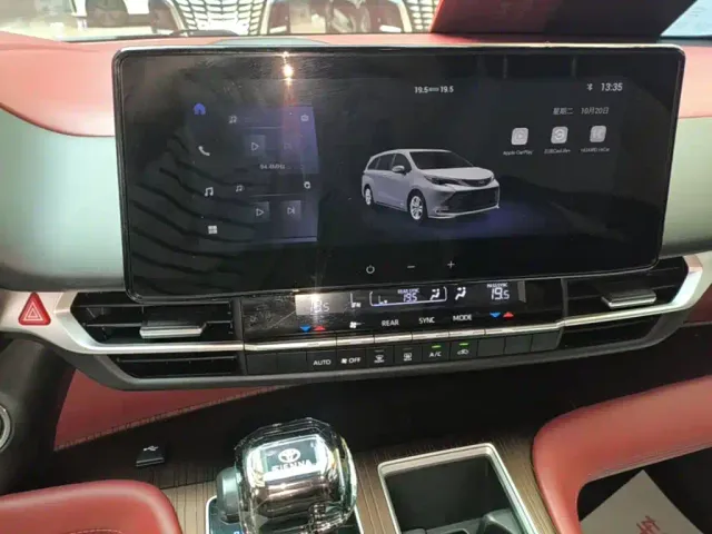Toyota Sienna — Фото автомобиля 12