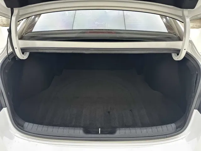 Hyundai Elantra — Фото автомобиля 21