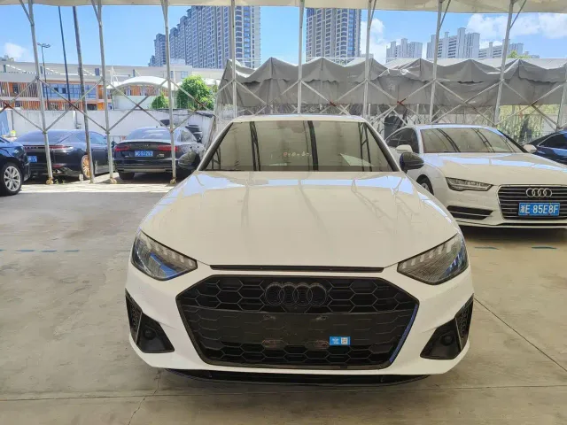 Фотография автомобиля — Audi A4L