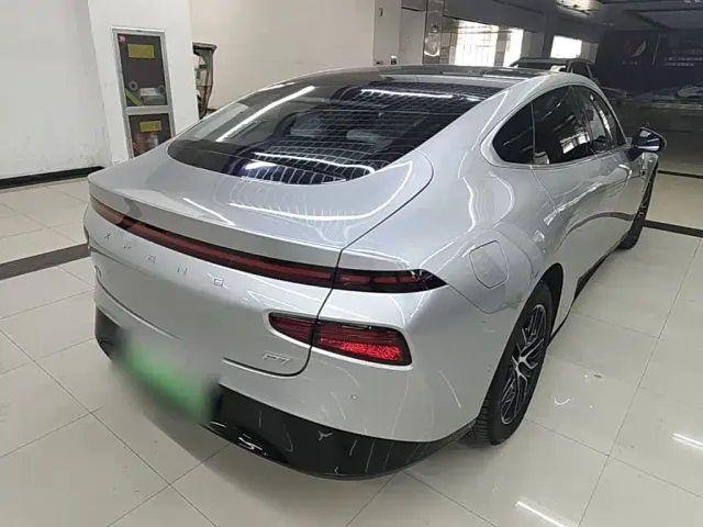 Xpeng P7 — Фото автомобиля 6
