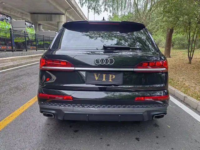 Audi Q7 — Фото автомобиля 9