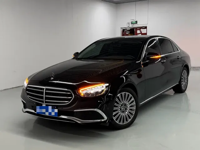 Фотография автомобиля — Mercedes-Benz E-Class