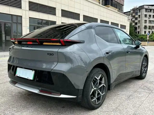 Lynk & Co Z20 — Фото автомобиля 7