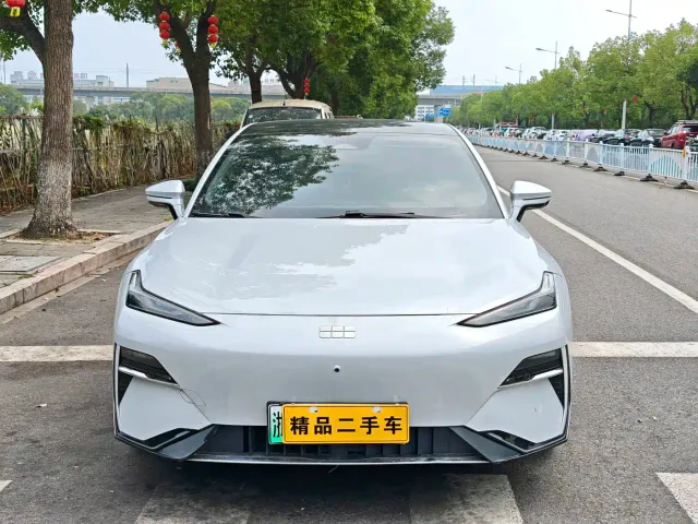 Geely Galaxy E8 — Фото автомобиля 2