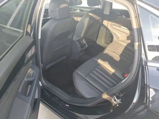 Volkswagen Passat — Фото автомобиля 16