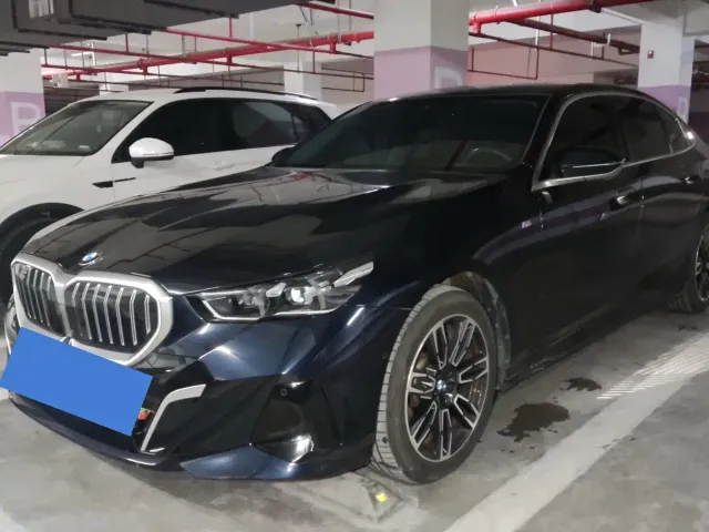 Фотография автомобиля — BMW 5 Series