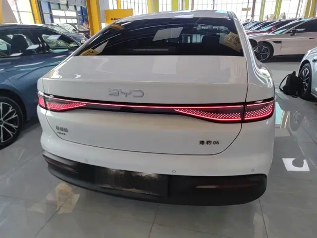 BYD Seal 05 DM-i — Фото автомобиля 5