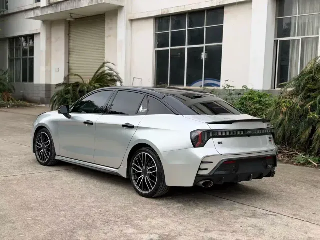 Lynk & Co 03 — Фото автомобиля 4