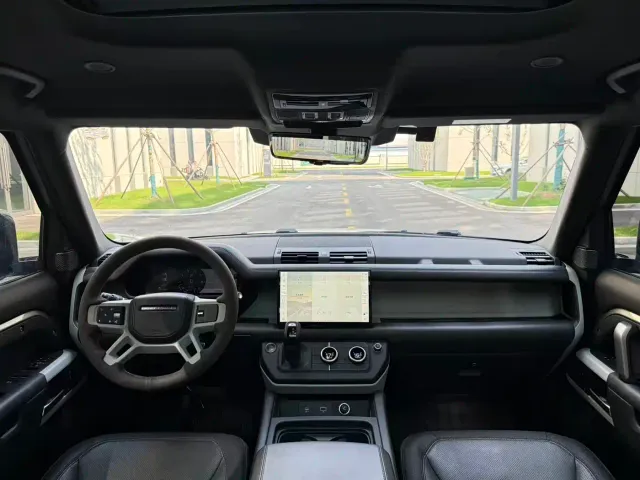 Land Rover Defender — Фото автомобиля 12