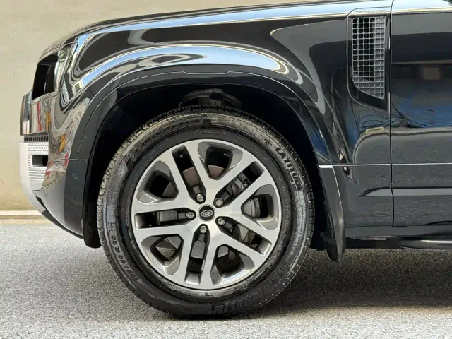 Land Rover Defender — Фото автомобиля 6