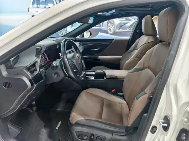 Lexus ES — Фото автомобиля 5