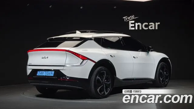 Kia EV6 — Фото автомобиля 2