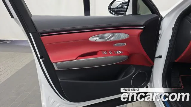 Genesis GV70 — Фото автомобиля 13