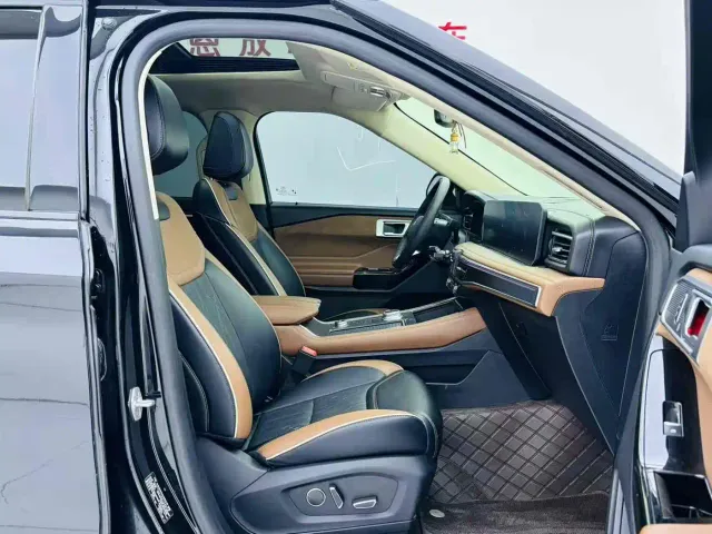 Ford Explorer — Фото автомобиля 17