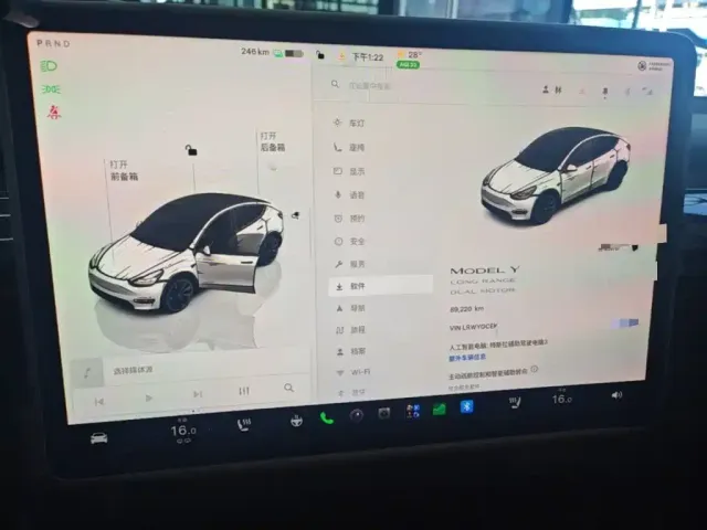 Tesla Model Y — Фото автомобиля 7