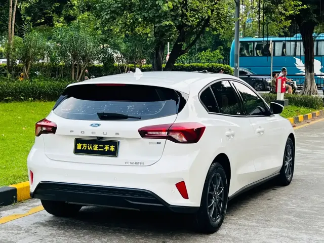 Ford Focus — Фото автомобиля 4