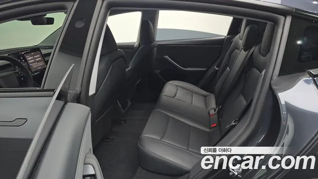 Tesla Model 3 — Фото автомобиля 4