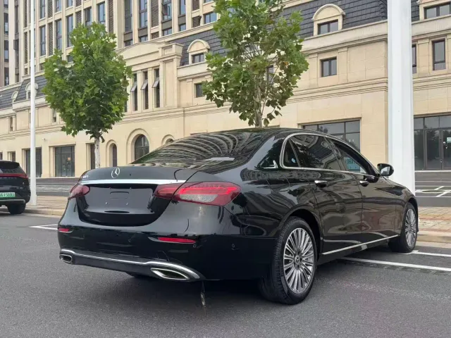 Mercedes-Benz E-Class — Фото автомобиля 12