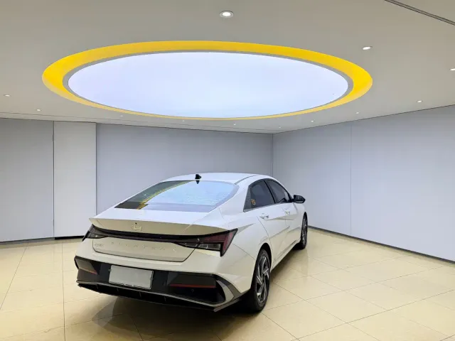 Hyundai Elantra — Фото автомобиля 4