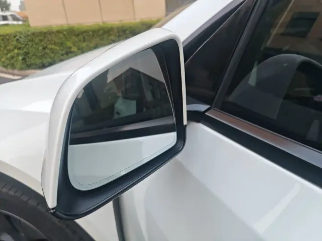 Tesla Model Y — Фото автомобиля 11