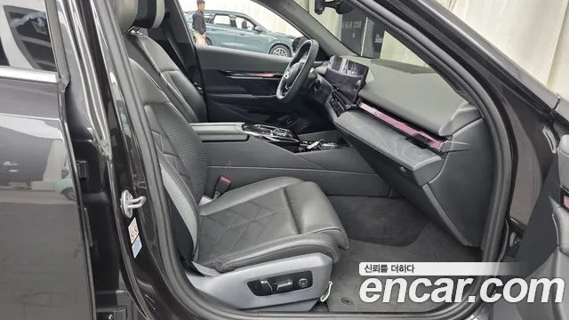 BMW i5 G60 — Фото автомобиля 11