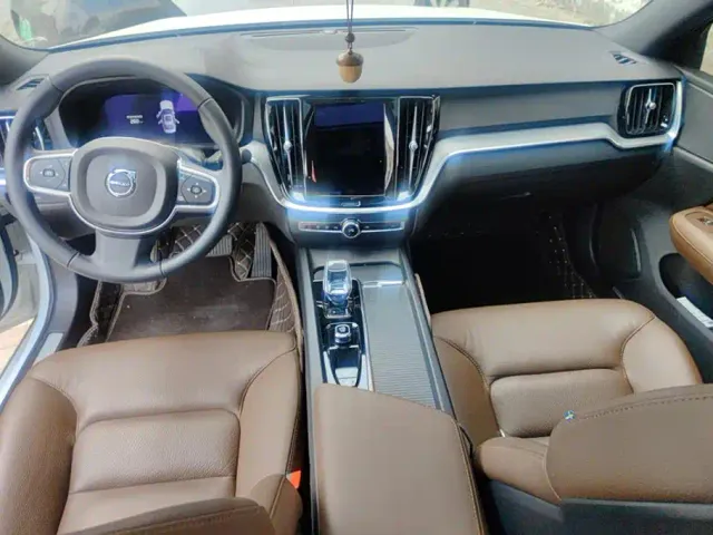 Volvo S60 — Фото автомобиля 12