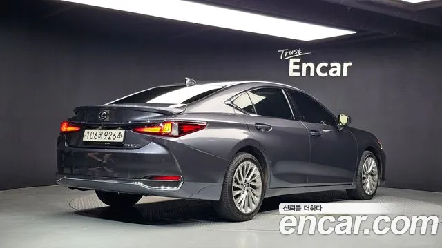 Lexus ES — Фото автомобиля 2