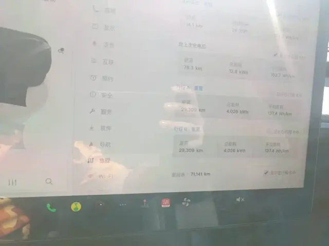 Tesla Model Y — Фото автомобиля 11